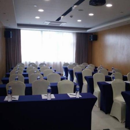 Holiday Inn Express Shanghai Nanhuizui Kültér fotó